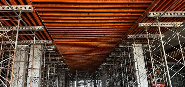 Höhenverstellbare Schwerlaststütze für flexible Anwendungen im Bauwesen